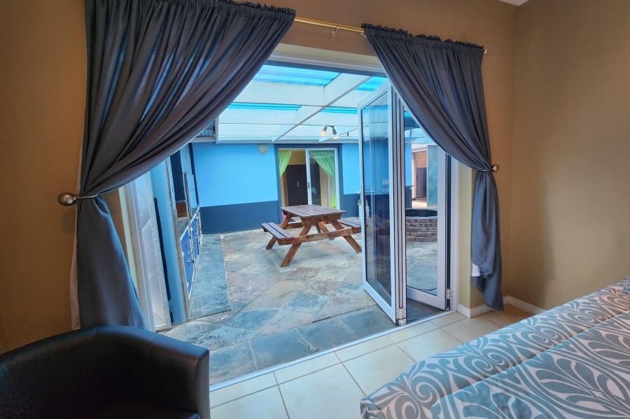 8 Bedroom Property for Sale in Wavecrest Eastern Cape